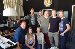 Aufnahmen im Tonstudio bei Andreas Goldmann (stehend in der Mitte)