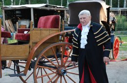 Unentbehrlich und stets zuverlässig: Kutscher Siegfried Platta wartet auf seinen Auftritt