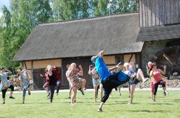 Eins, Zwei, Drei…und Schritt! Tanzproben bei 32 Grad.